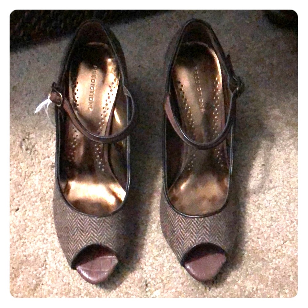 NWT! Brown high heels